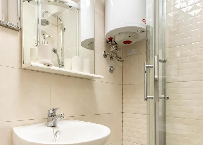 Cozy And - Ideal Explore Base